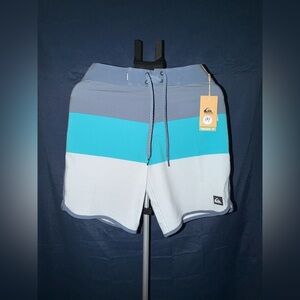 Quiksilver SurfSilk Tijuana 19 Boardshorts Size 30 NWT
